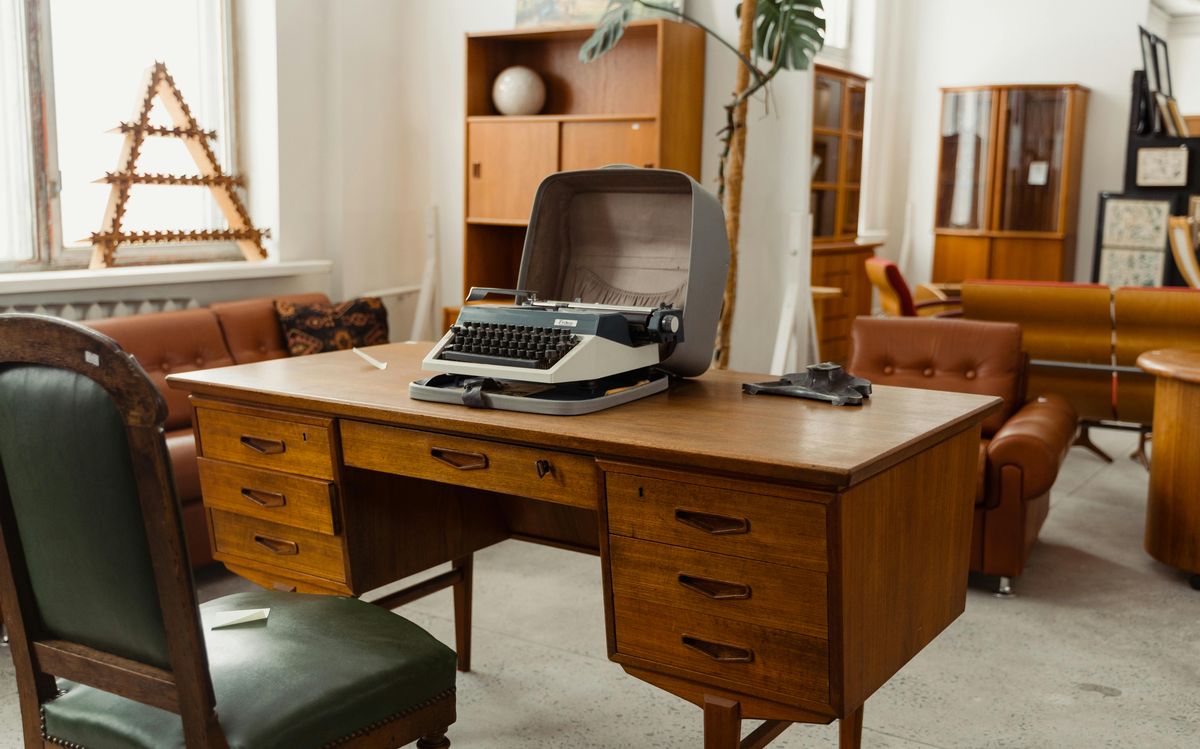 A vintage typewriter on a wooden desk